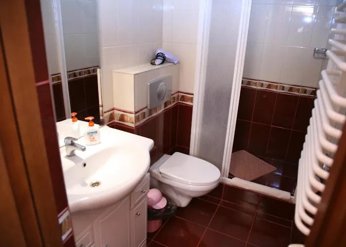 Liliana Hotel *